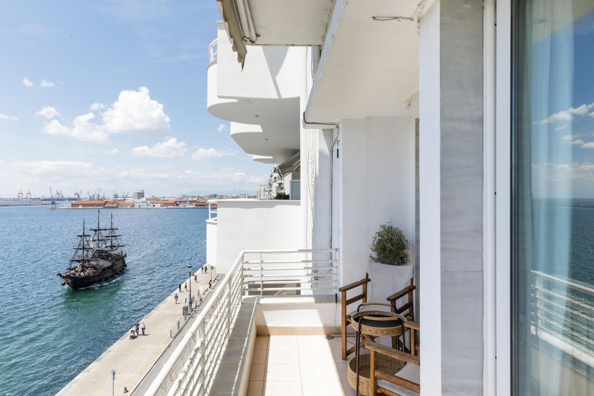 Infinity & Beyond By Halu! - Seafront Apartments Thessaloníki Ngoại thất bức ảnh
