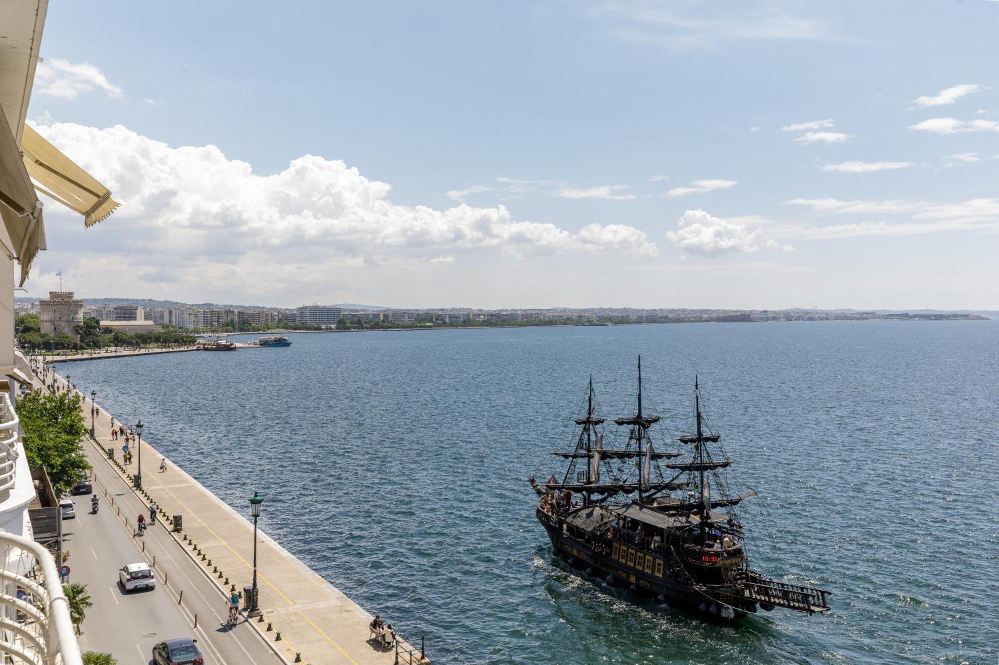 Infinity & Beyond By Halu! - Seafront Apartments Thessaloníki Ngoại thất bức ảnh